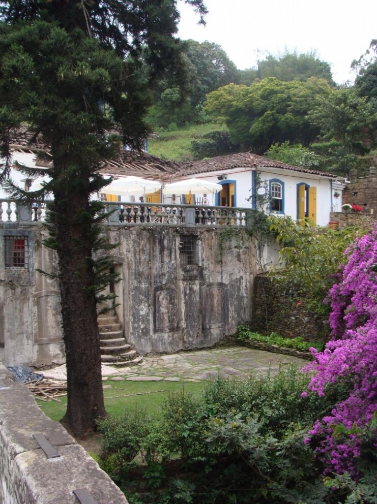 Do jardim de recreio para o jardim botânico - Vila Rica na rede dos jardins