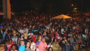 Luzes de Natal Itabira,Acendimento das Luzes de Natal reúne grande público